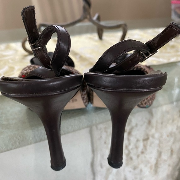 Brown leather and tweed sandals. - Picture 3 of 3